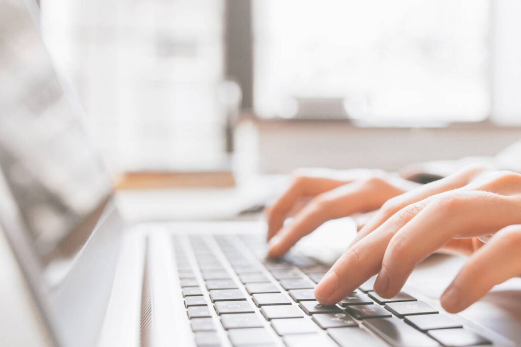 Die Online-Erziehung ist besser als eine einzelne Session im Studio. Lady Penelope erklärt, warum.